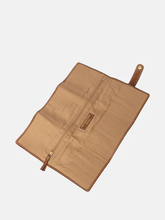 Indlæs billede til gallerivisning RE:DESIGNED nr 34 Pindeetui i farven valnød