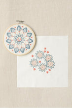 Indlæs billede til gallerivisning DMC Mindful Making broderi kit mandala