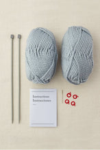 Indlæs billede til gallerivisning DMC Mindful Making strikke kit hue og pulsvarmer