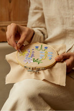 Indlæs billede til gallerivisning DMC Mindful Making broderi kit forårsblomst