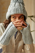 Indlæs billede til gallerivisning DMC Mindful Making strikke kit hue og pulsvarmer