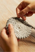 Indlæs billede til gallerivisning DMC Mindful Making Macrame kit dækkeserviet