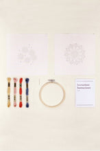 Indlæs billede til gallerivisning DMC Mindful Making broderi kit mandala