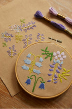 Indlæs billede til gallerivisning DMC Mindful Making broderi kit forårsblomst