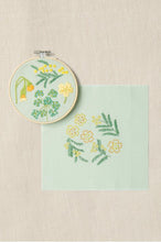 Indlæs billede til gallerivisning DMC Mindful Making broderi kit gul blomst