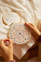 Indlæs billede til gallerivisning DMC Mindful Making Broderi kit Korssting Mandala