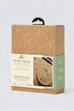 Indlæs billede til gallerivisning DMC Mindful Making broderi kit forårsblomst