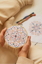Indlæs billede til gallerivisning DMC Mindful Making Broderi kit Korssting Mandala
