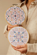 Indlæs billede til gallerivisning DMC Mindful Making Broderi kit Korssting Mandala