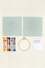 Indlæs billede til gallerivisning DMC Mindful Making broderi kit skovblomst
