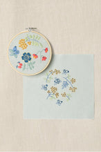Indlæs billede til gallerivisning DMC Mindful Making broderi kit skovblomst