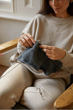 Indlæs billede til gallerivisning DMC Mindful Making strikke kit pude
